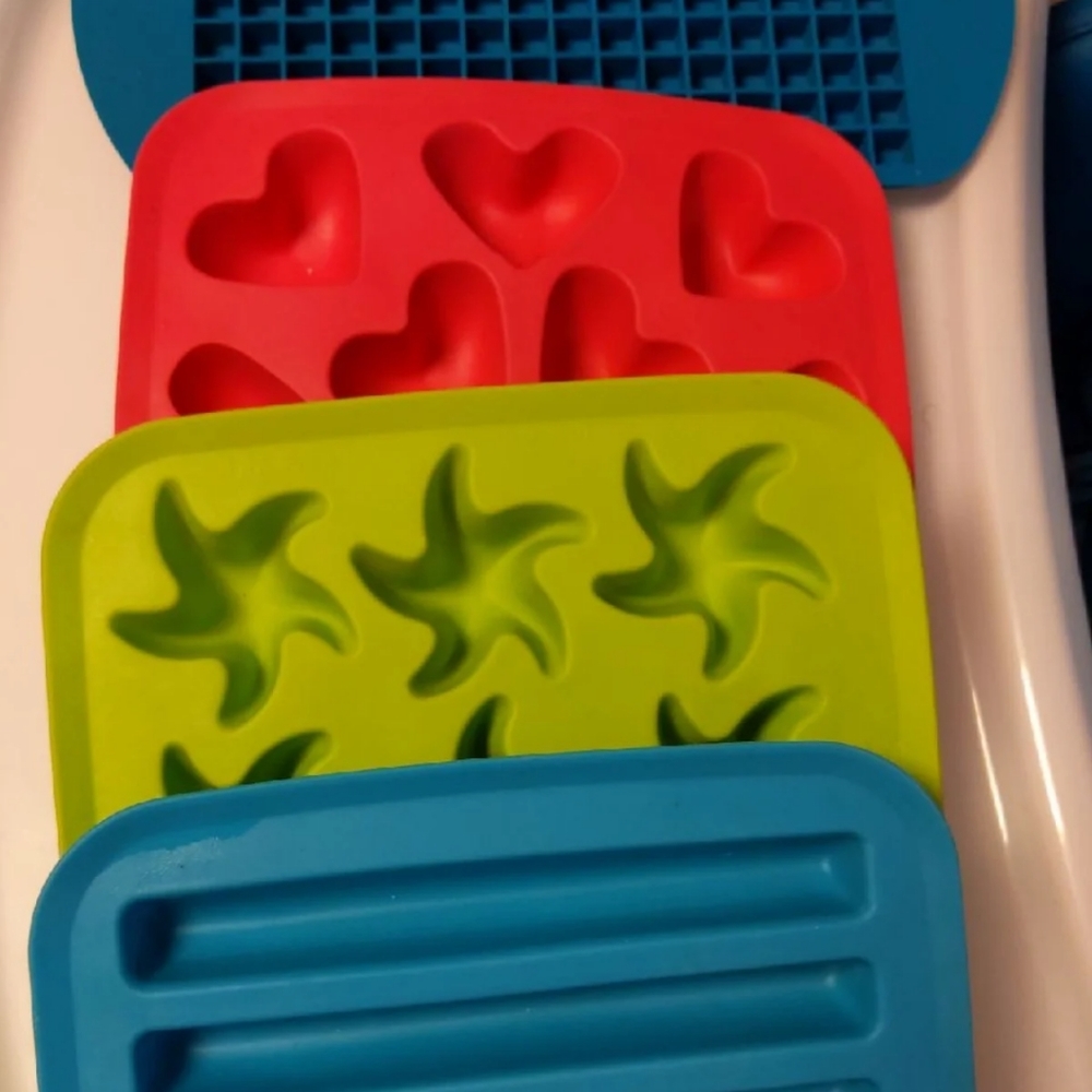 Specialty Ice cube trays